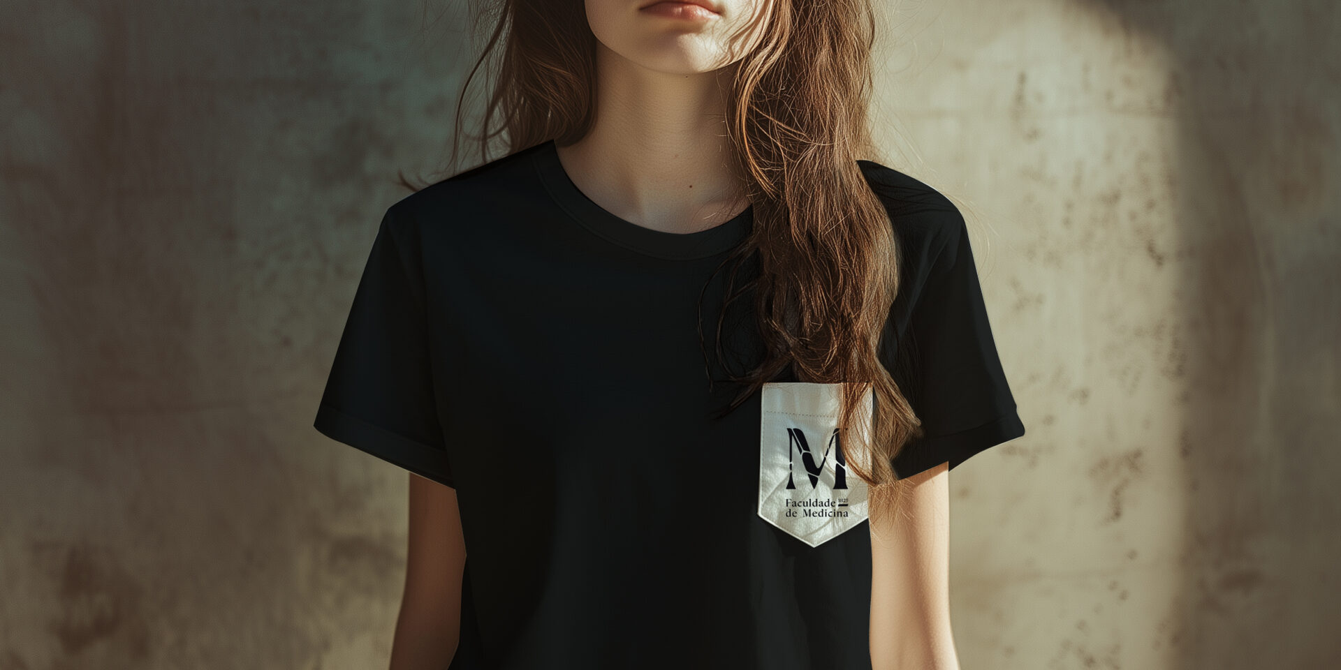 Student in an FMUL T-shirt