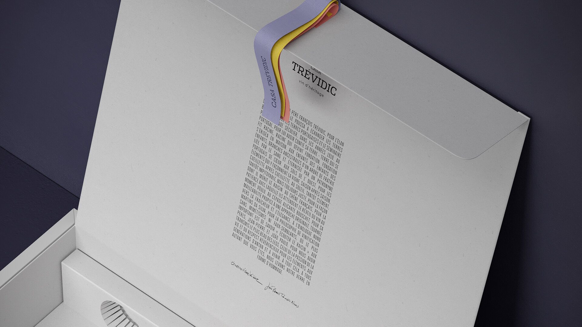 Inside the Hommage gift box lid